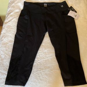 🍀NWT🍀 EleVen by Venus Williams Orbit Capri Leggings, Athletic Pants, Siz…